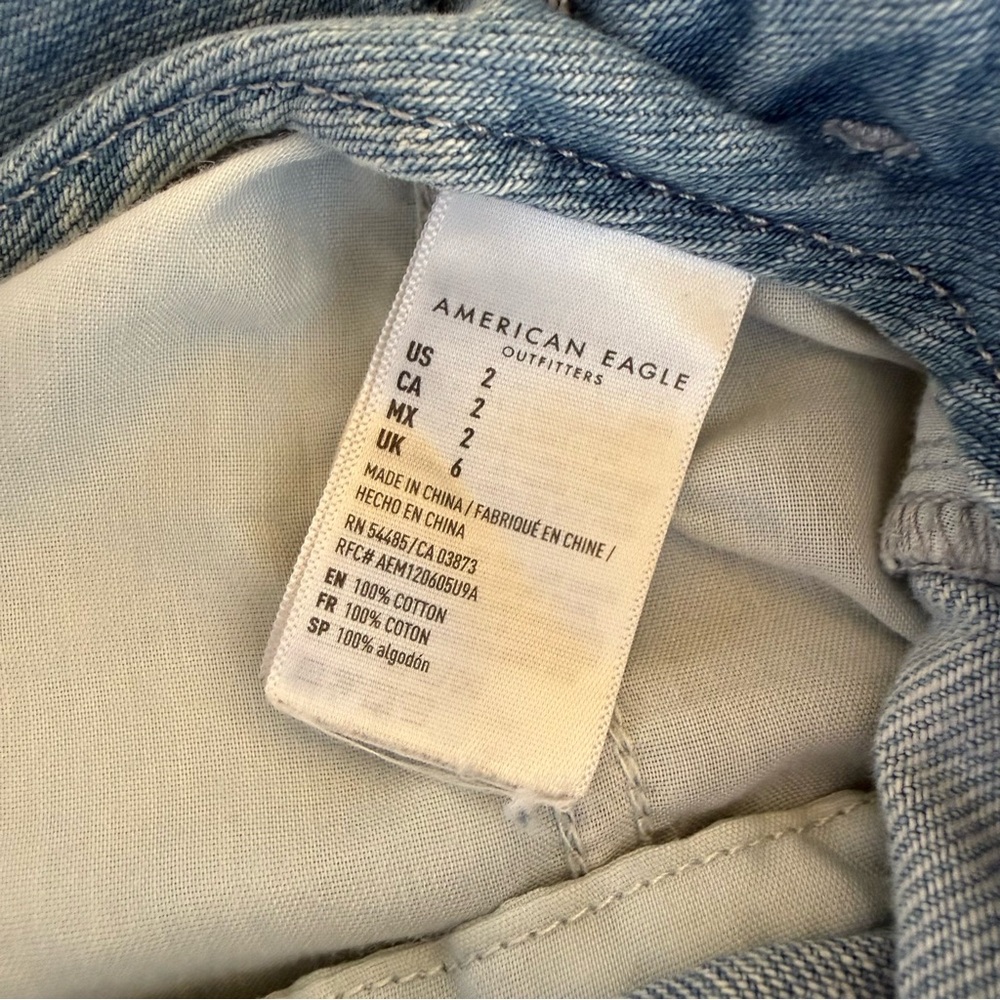 American Eagle Womens Size 2 Blue Denim Paperbag Waist Mom Shorts - Picture 6 of 16